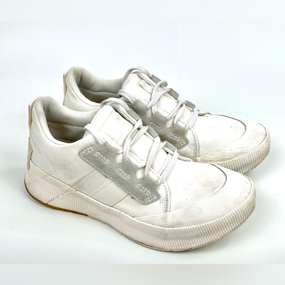 Sorel Out N About White and Gray shoes sneakers Size 7.5 Waterproof Lace up